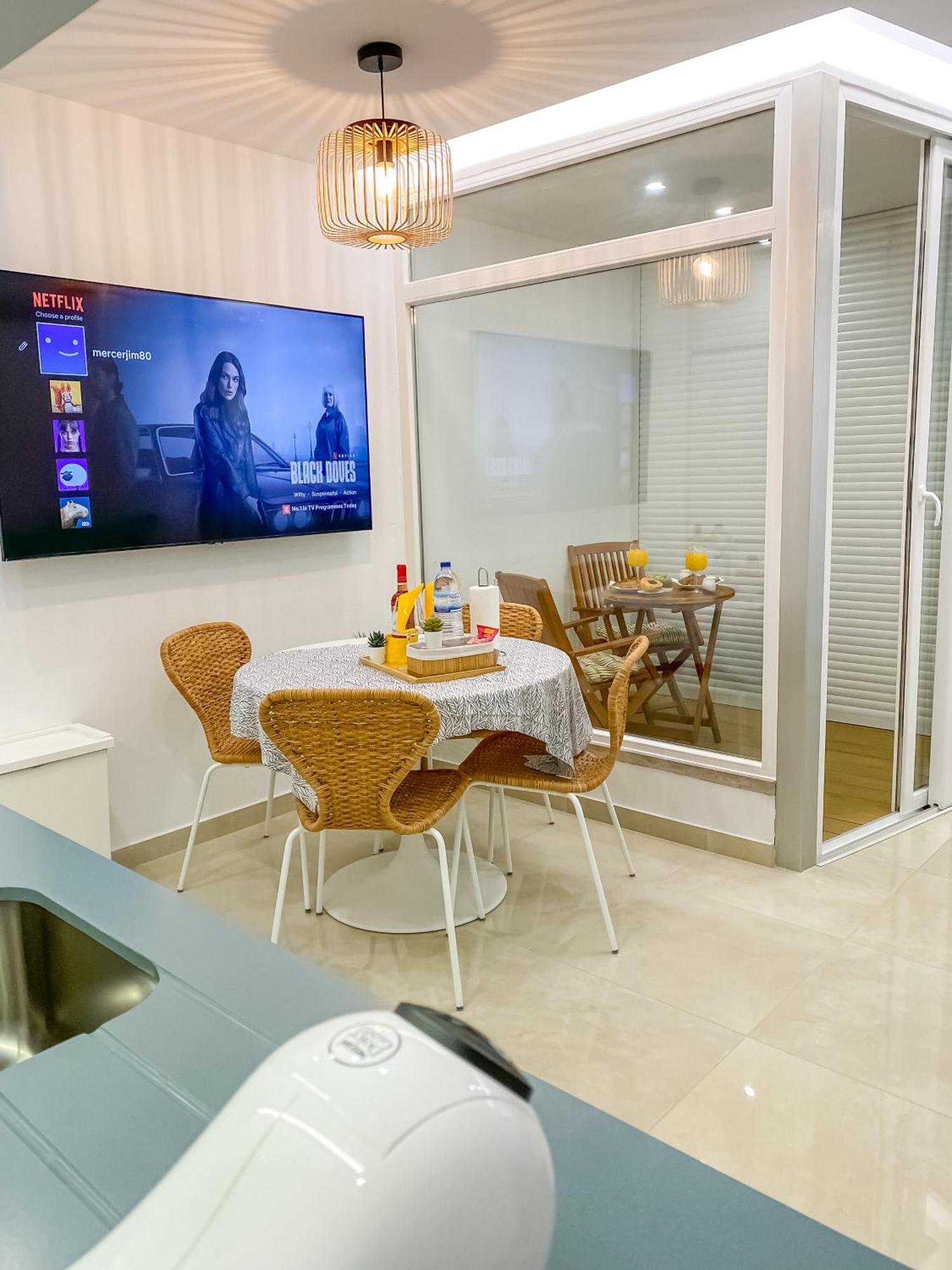 Luxury 2 Min Beach With Balcony, Ocean View, Wifi, Ac, Smarttv Портиман Экстерьер фото